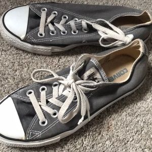 Grey converse low top sneakers
